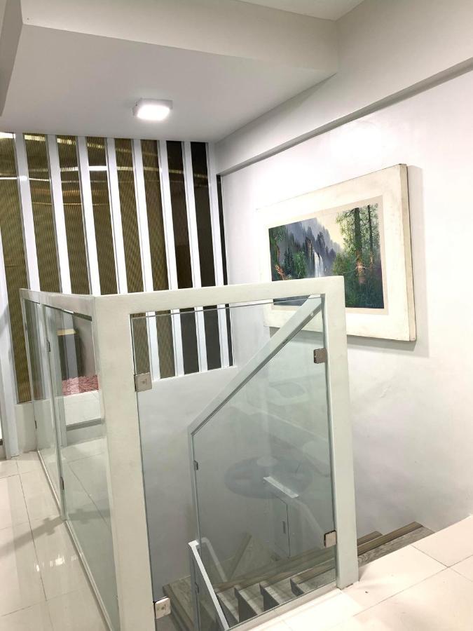2 Bedroom Condo Unit With City And Mountain View 宿务 外观 照片