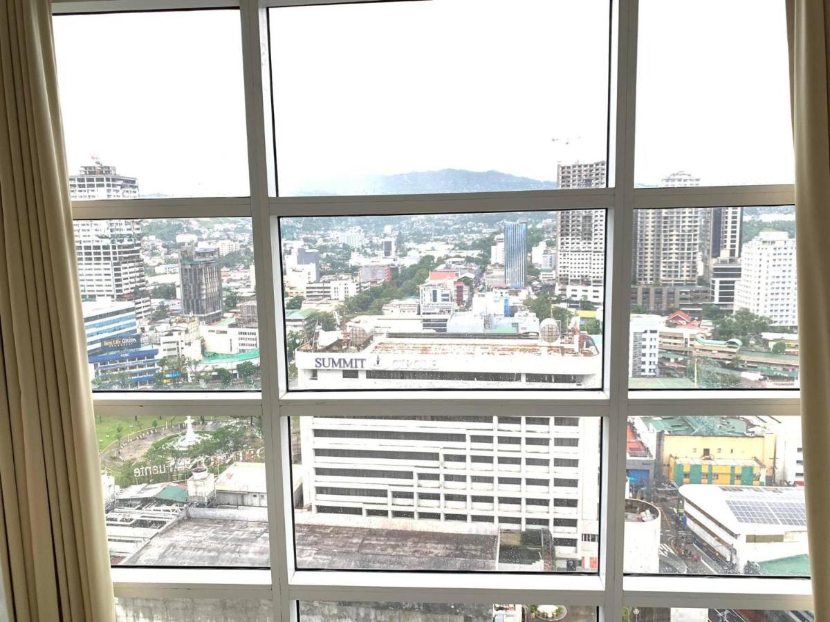 2 Bedroom Condo Unit With City And Mountain View 宿务 外观 照片
