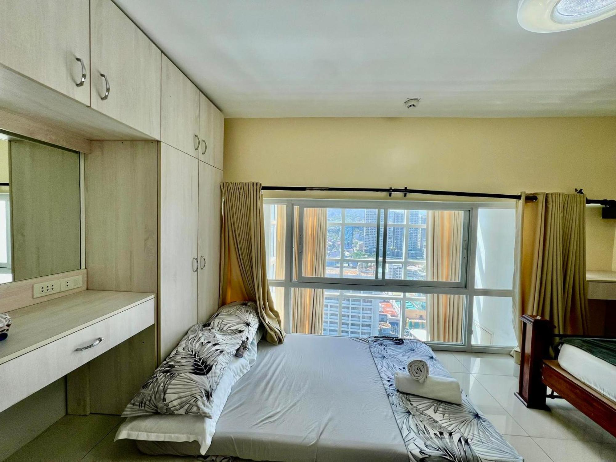 2 Bedroom Condo Unit With City And Mountain View 宿务 外观 照片