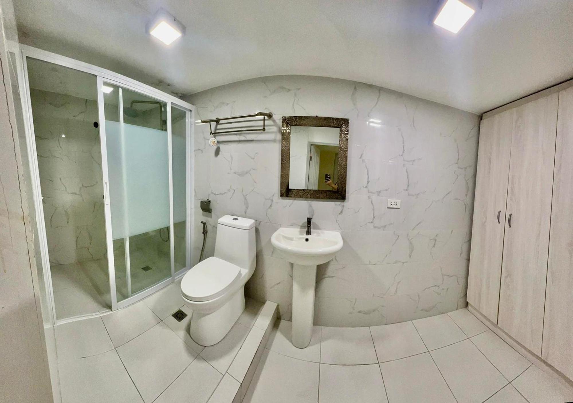 2 Bedroom Condo Unit With City And Mountain View 宿务 外观 照片